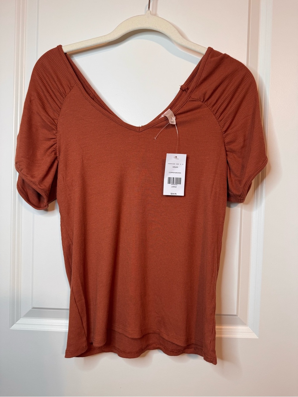 V-Neck Puff Sleeve Tee in Rust